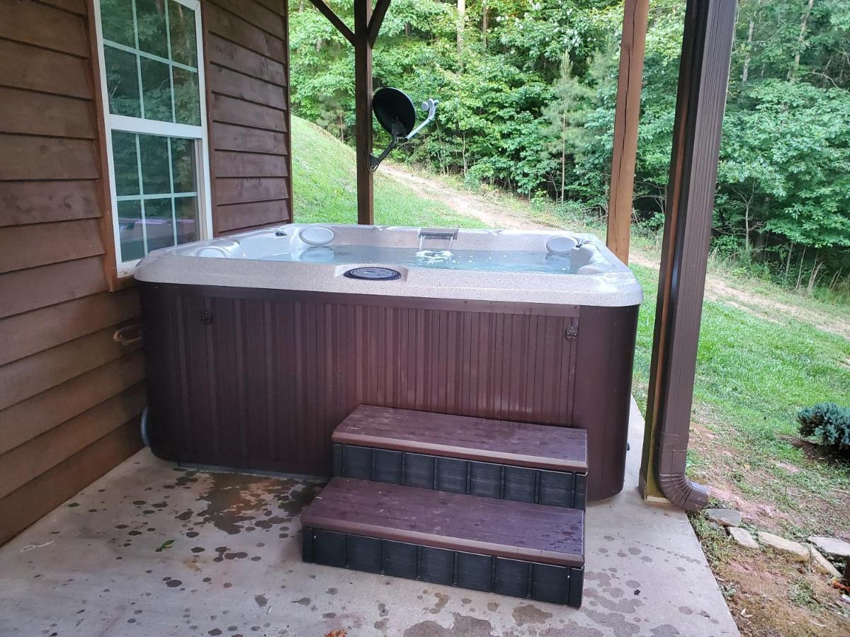 Smoky Mountain Cabin - Hot Tub - Fire Pit マーフィ エクステリア 写真